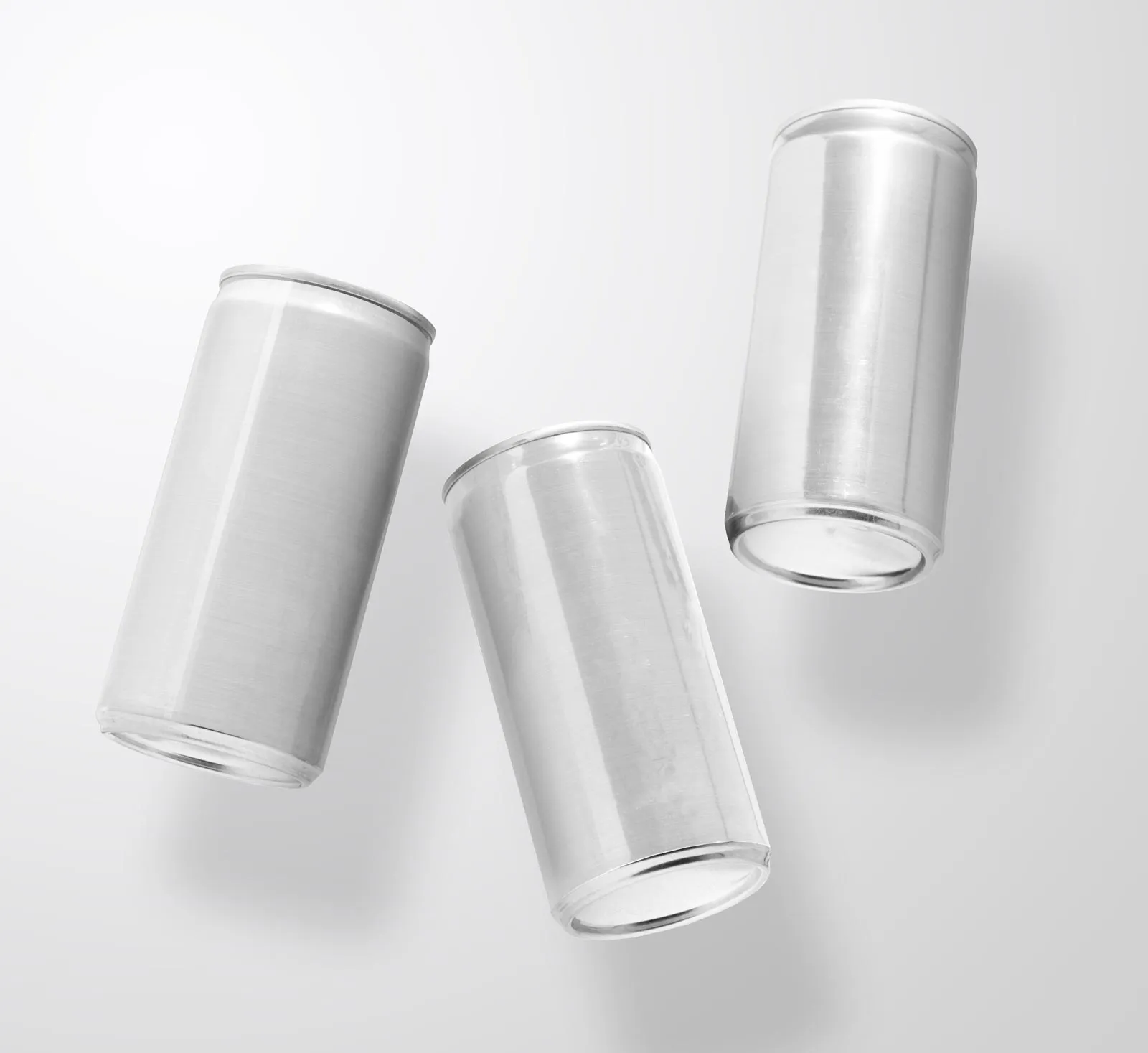 Free soda can PSD mockup — blank